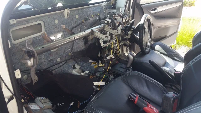 Car aircon evaporator replacement: Isuzu D-Max dashboard removed for access