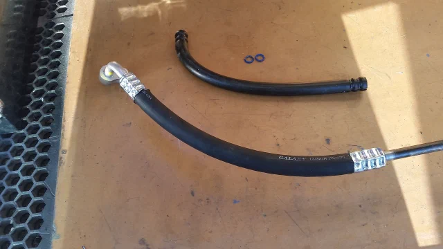 Car aircon hose replacement: replacement and removed Kia Carnival hoses